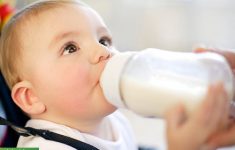 Trẻ sơ sinh bị ho mẹ nên cho bé uống gì nhanh khỏi!