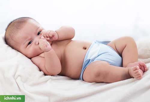 Trẻ sơ sinh bị nghẹt mũi bao lâu thì hết? Chuyên gia tư vấn