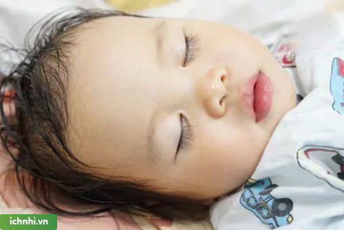 Những dấu hiệu nhận biết nghẹt mũi ở trẻ