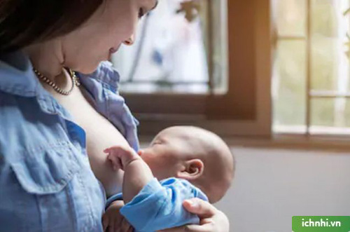 cách trị nghẹt mũi cho bé khi ngủ1